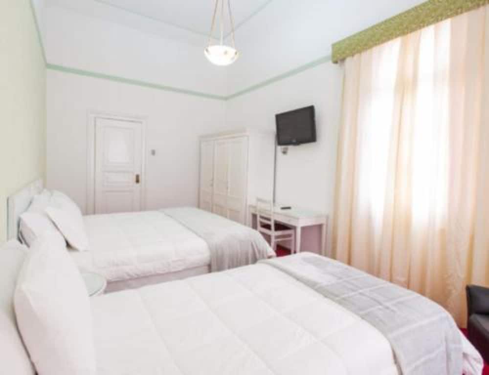 Standard Single Room, 2 Twin Beds, Garden View photo 3