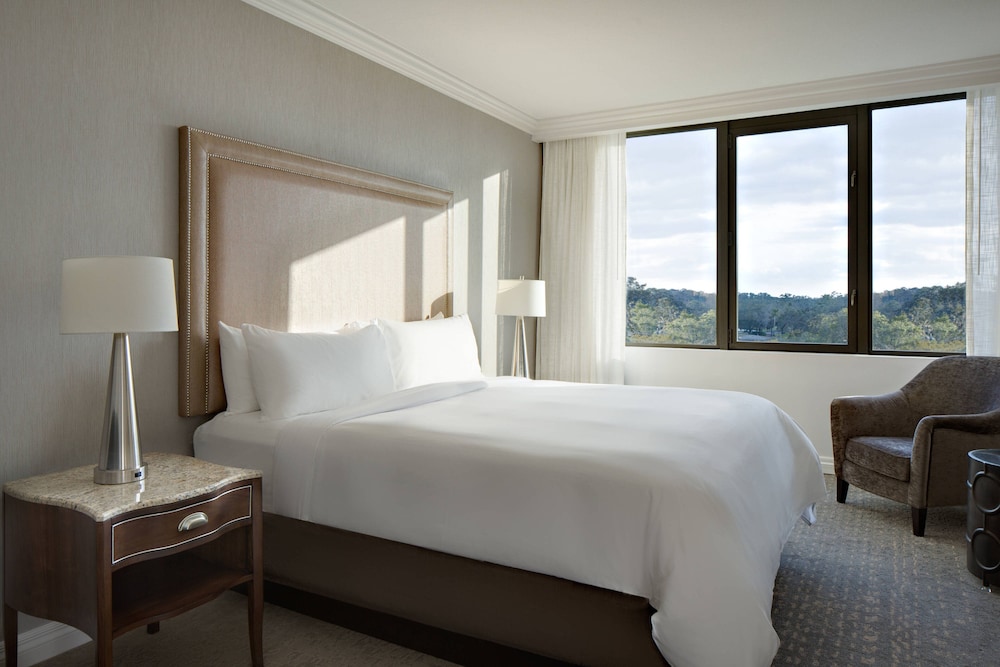 Room, 1 King Bed, Tower (Mobility Accessible, Tub)