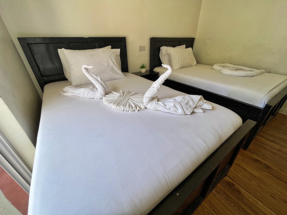 Standard Room, 2 Twin Beds, Pool View