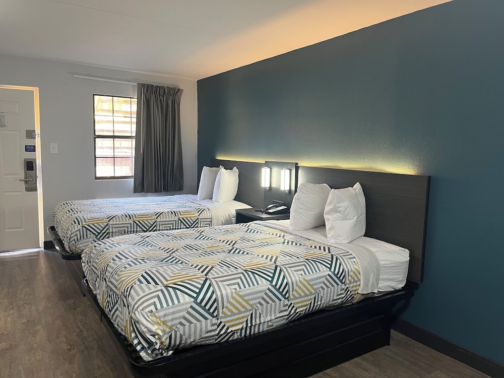 Standard Room, 2 Double Beds, Smoking, Kitchenette - Photo 4