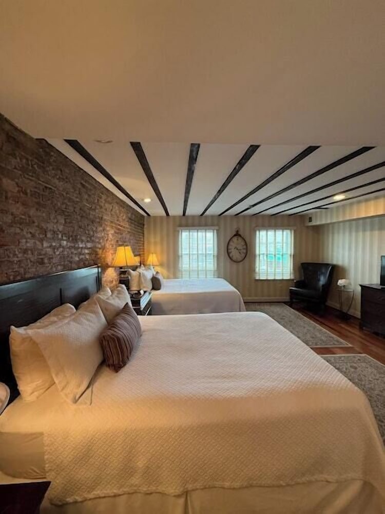 Double Room, Queen BED JACUZZI with the Riverview