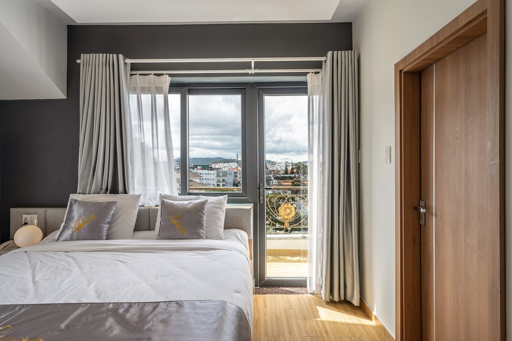 Superior Double Room, Balcony - Photo 12
