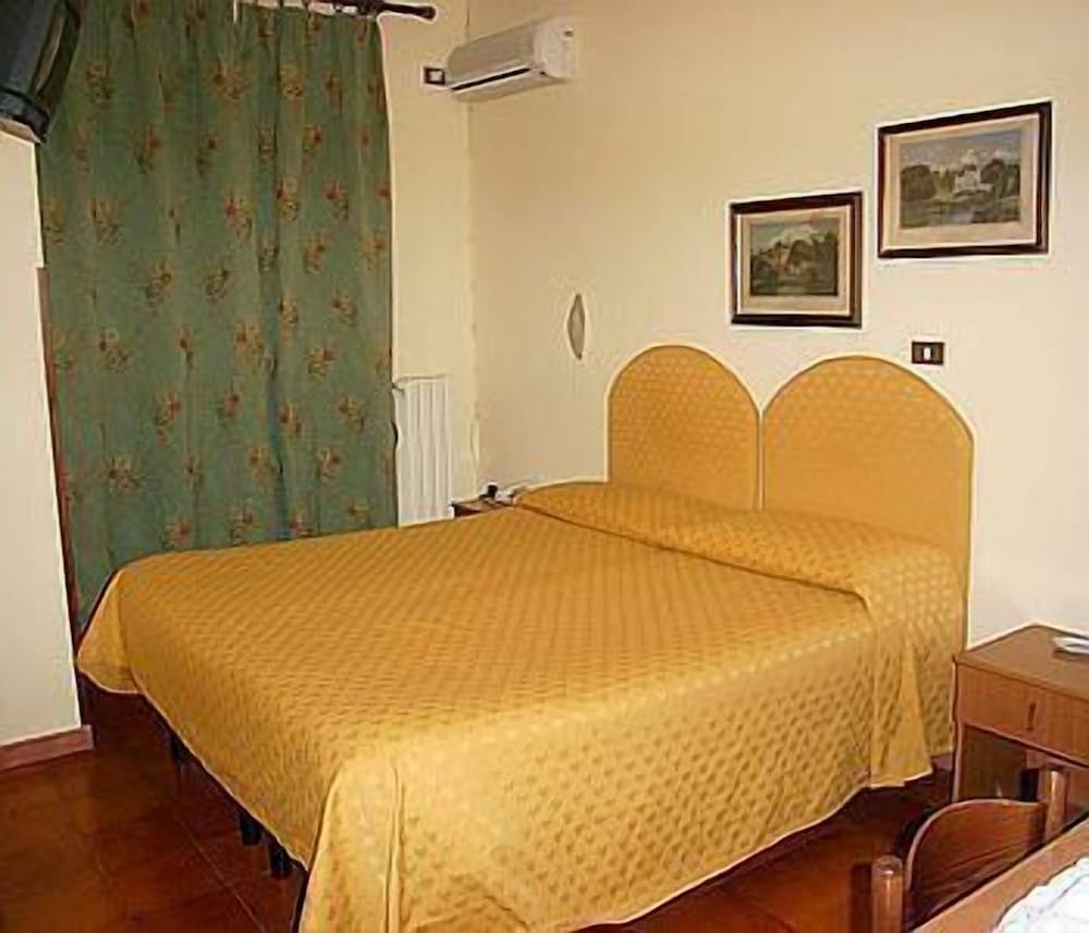 Double Room - Photo 4