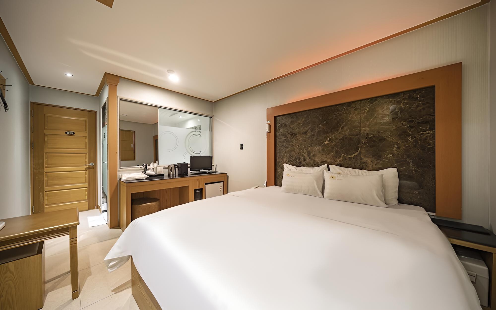 Room (Standard room (king size bed) (Netfli) photo 3