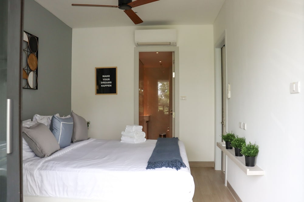 Comfort Apartment, Balcony, Partial Lake View photo 1