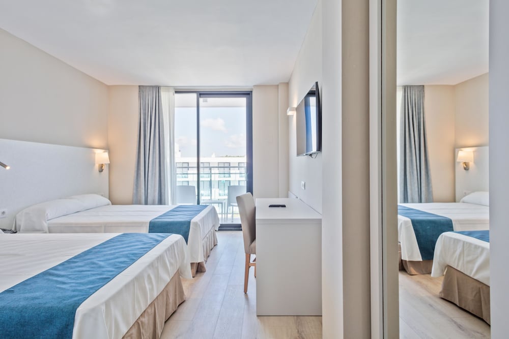 Double Room, Pool View (3 Adults) - Photo 3