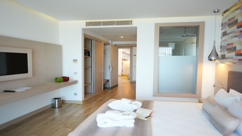 Family Suit Room