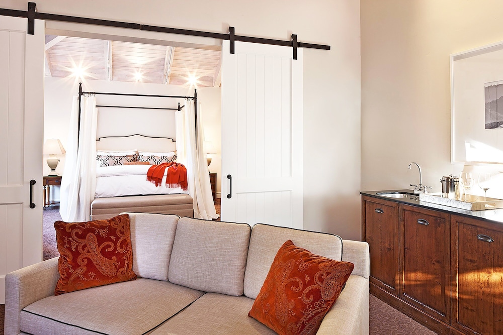 Suite, 1 King Bed, Newly Renovated - Photo 1