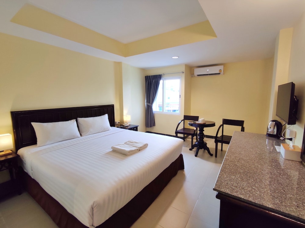 Standard Room, 1 King Bed, City View - Photo 1