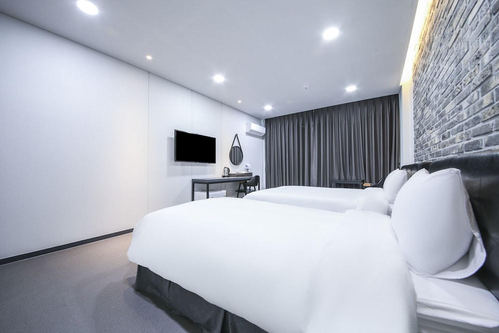 Standard Twin Room, Ocean View(Extra Duvet cost KRW 10,000,Mixed Gender not allowed for more than 3) photo 3