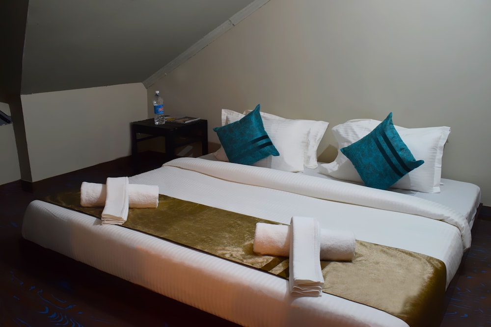 Executive One (Family Room) - Photo 6