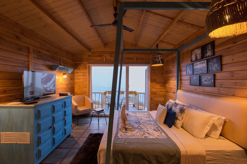 Log Huts with Plunge Pool