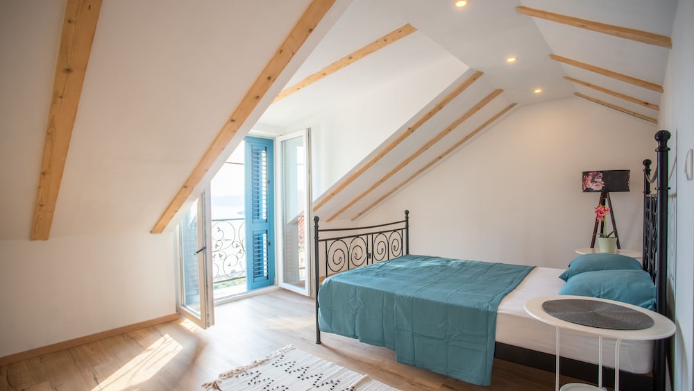 Luxury House photo 3