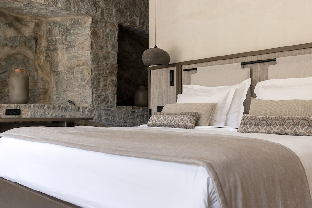 STONE Suite with Private Pool and Garden View - Photo 7
