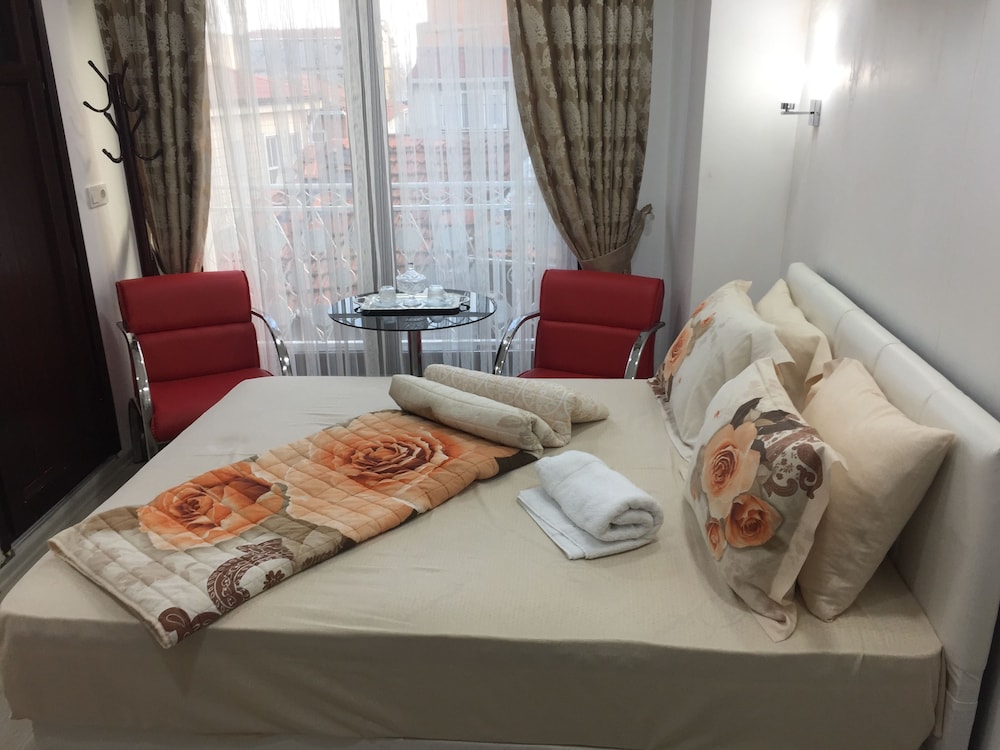 Family Room, 1 Bedroom photo 3