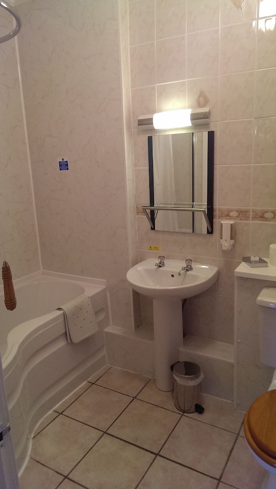 Standard Room, 2 Twin Beds - Photo 9