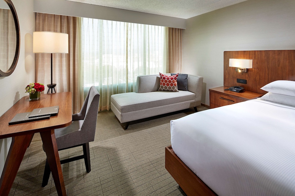One King Bed, Accessible - Photo 2