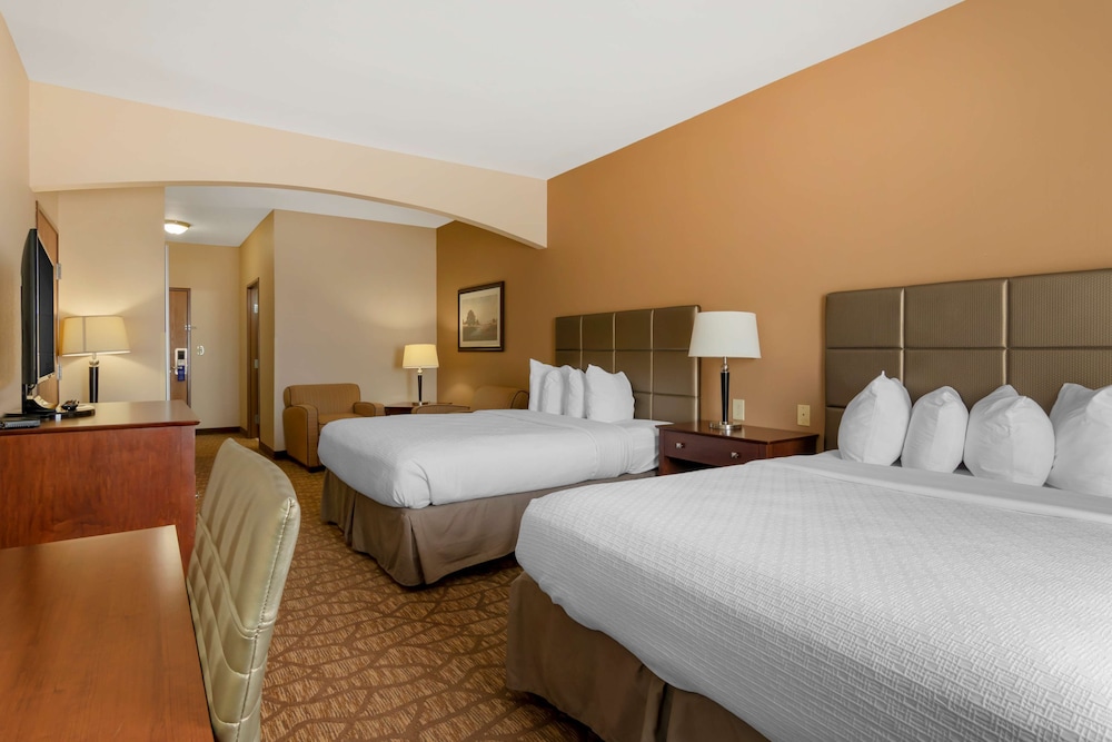 Standard Room, 2 Queen Beds, Non Smoking, Refrigerator & Microwave photo 3