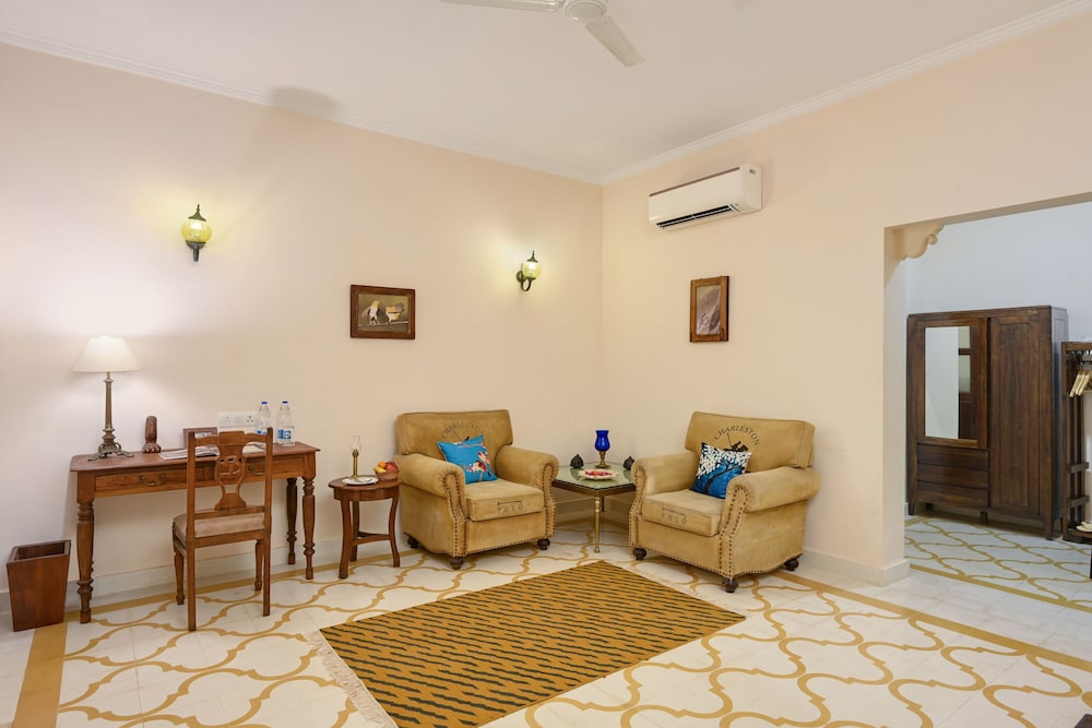 Pool side suite - Photo 10