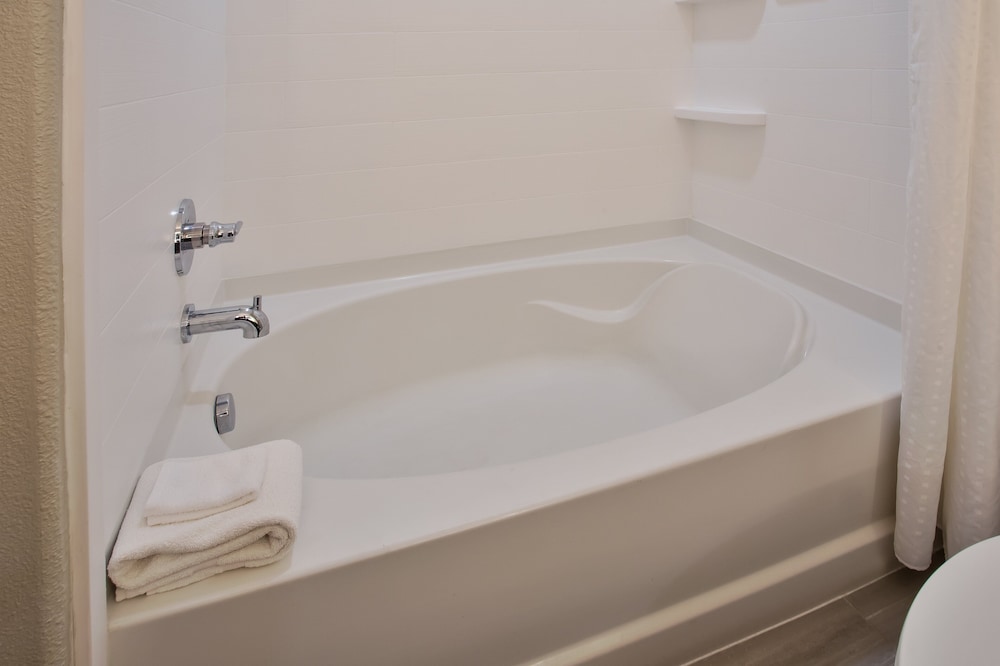 Suite, Multiple Beds - Photo 4