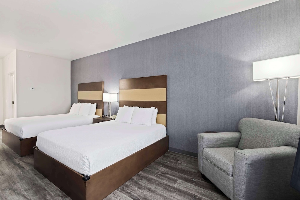 Standard Room, 2 Queen Beds, Accessible, Refrigerator & Microwave photo 2