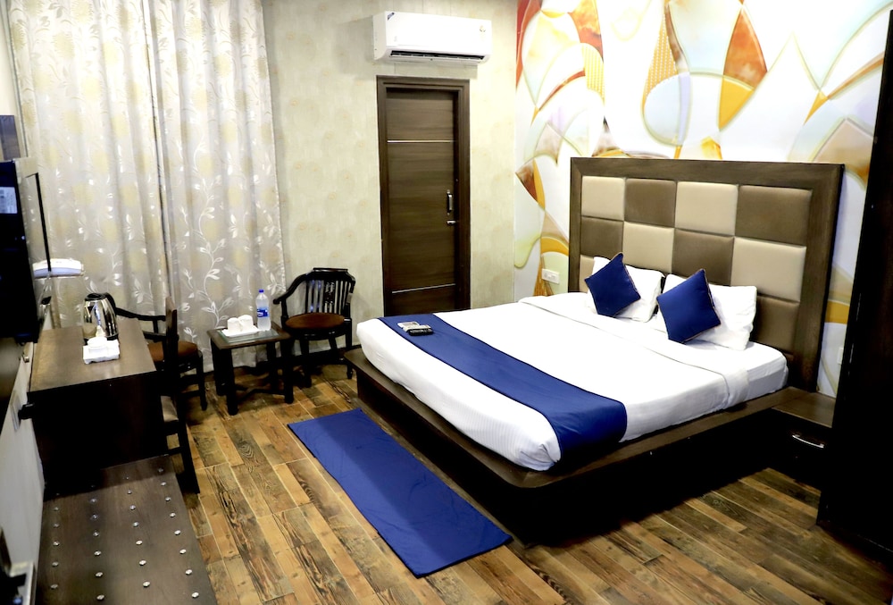 Deluxe Double Room, Multiple Beds, City View