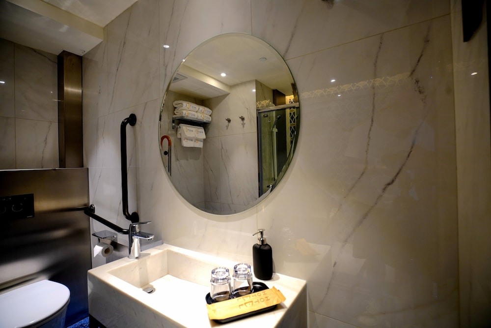 Premium Suite - Photo 2