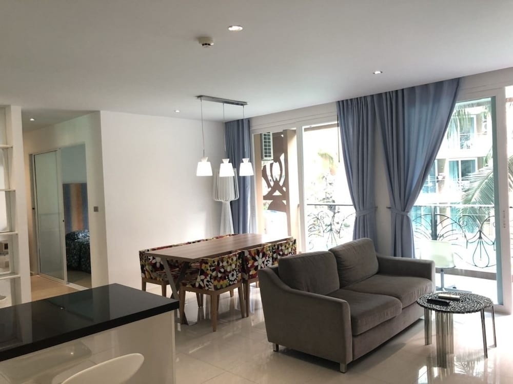 Family Apartment, 2 Bedrooms, Pool View, Poolside