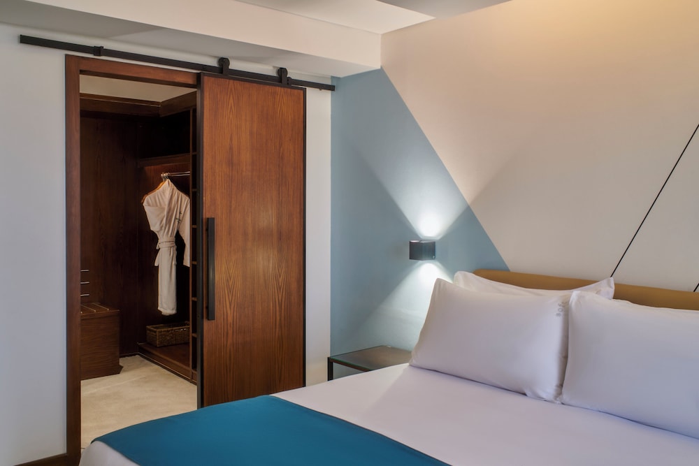 Suite, 1 Bedroom, Smoking (Nile View)