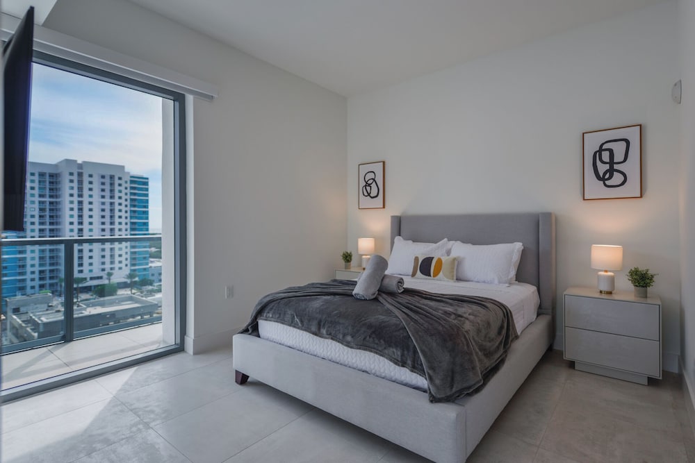 Deluxe Apartment, 1 Queen Bed with Sofa bed, City View photo 3