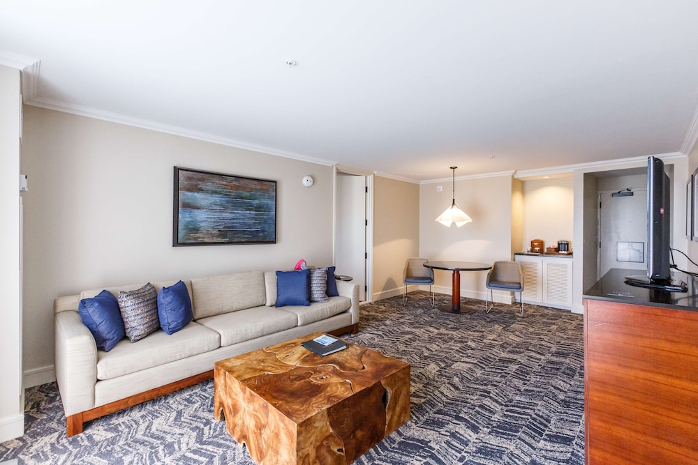Palace Suite, 1 King Bed, Resort View (Roll In Shower, Hearing)