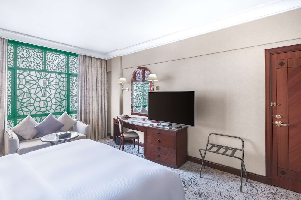 Deluxe Room, 1 King Bed (Partial Haram View) - Photo 6