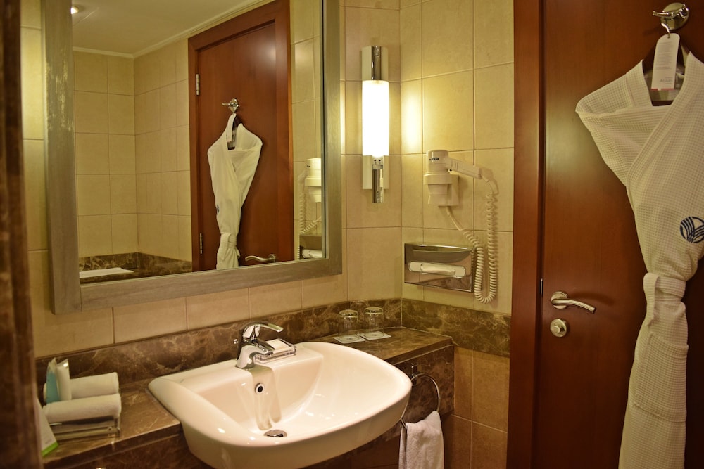 Classic Room, 1 King Bed (Guest)