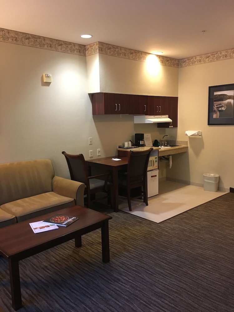Suite, 1 Queen Bed, Accessible, Non Smoking - Photo 6