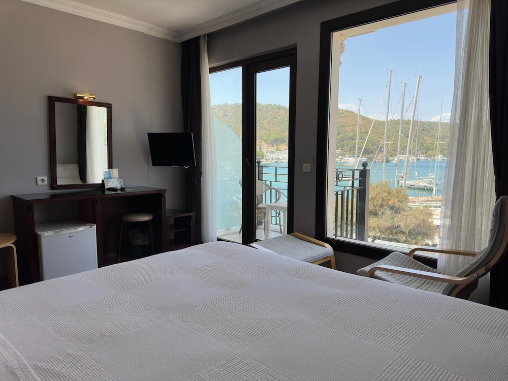Standard Double or Twin Room, Sea View - Photo 1