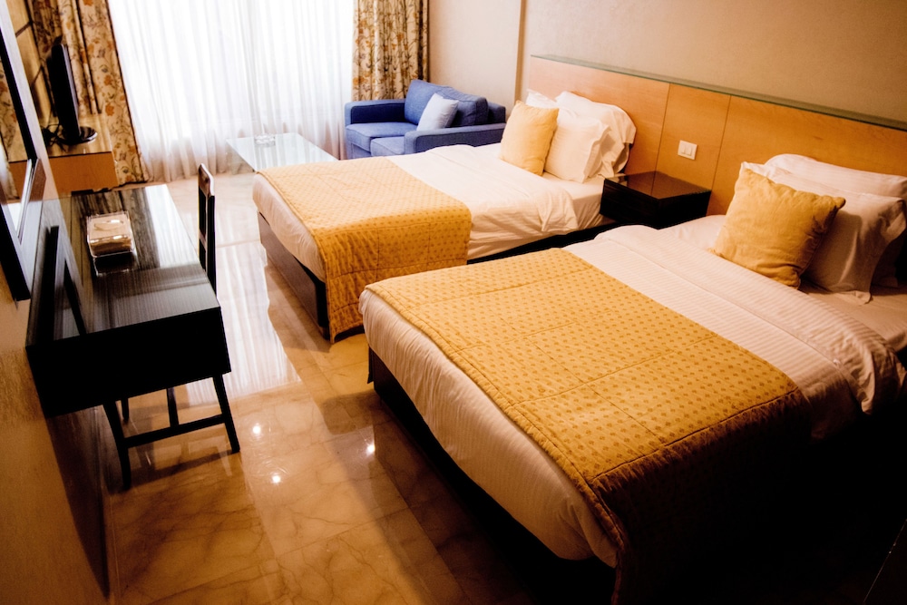 Suite, 2 Bedrooms photo 2