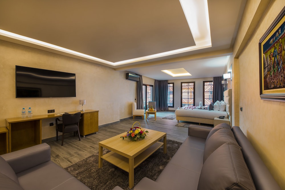 Suite with Jacuzzi photo 2