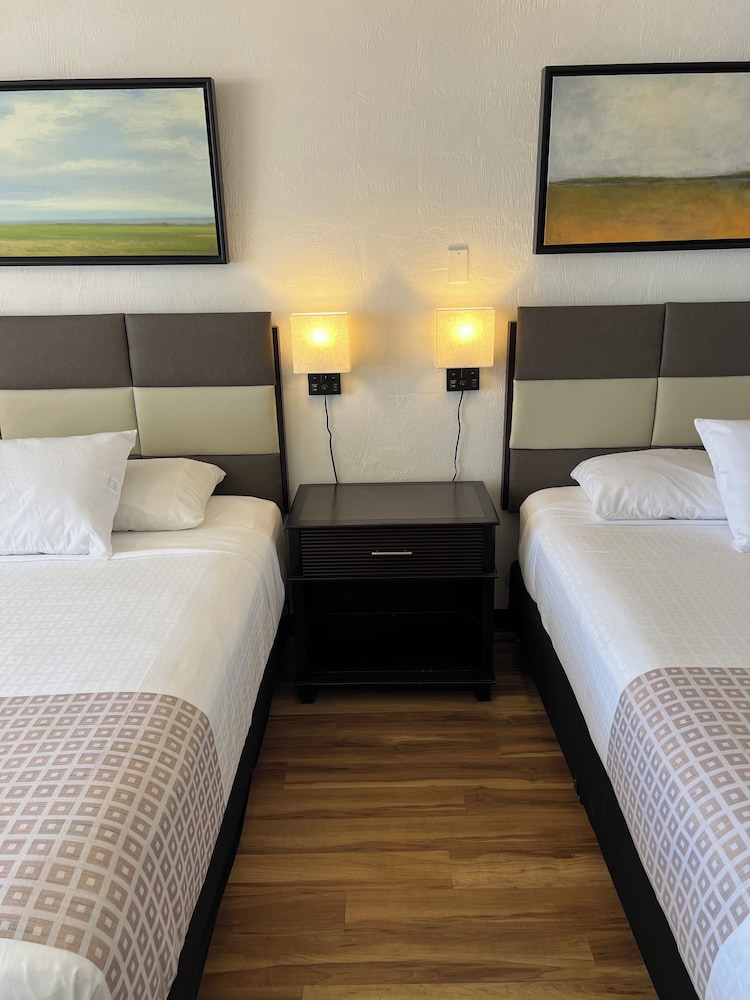Deluxe Room, 2 Queen Beds, Kitchenette - Photo 8
