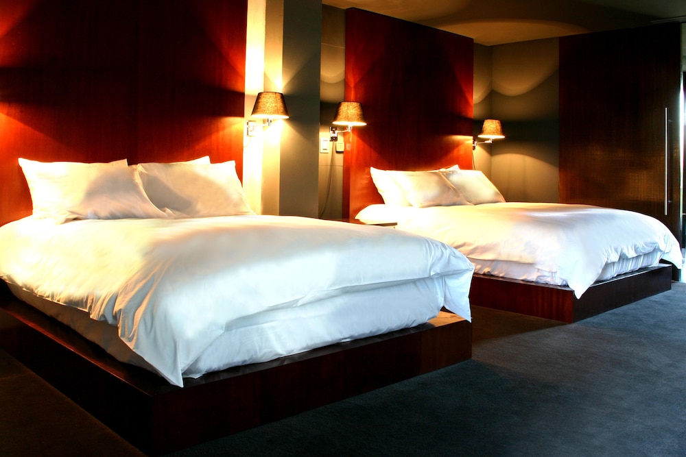 Room, 2 Queen Beds (Urban) - Photo 1