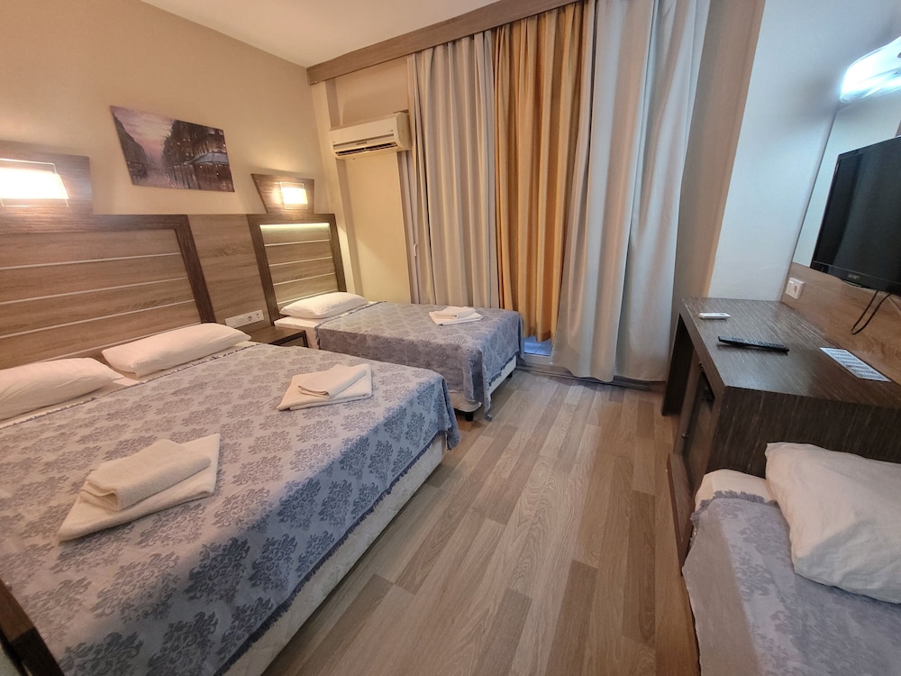 Standard Quadruple Room, 1 Bedroom, Balcony, Sea View photo 1