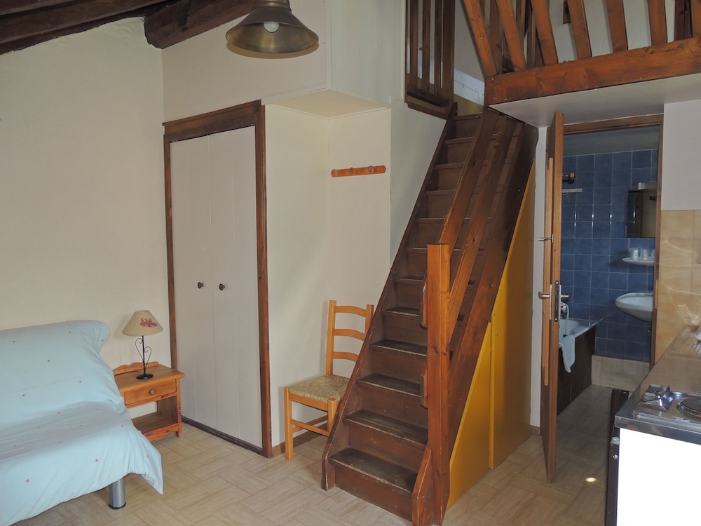 Studio (Mezzanine - Cleaning fee not included) photo 3