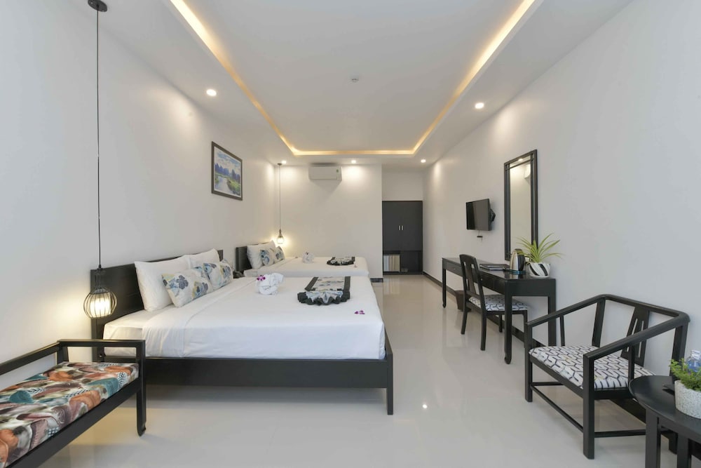 Family Room, Pool View, Ground Floor photo 3