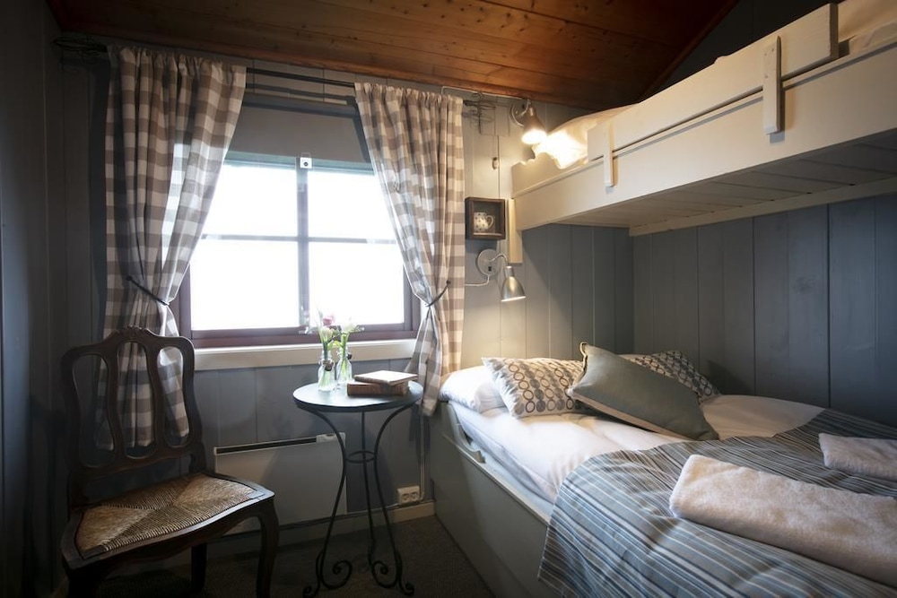 Doubleroom/Tripleroom with shared bathroom photo 3