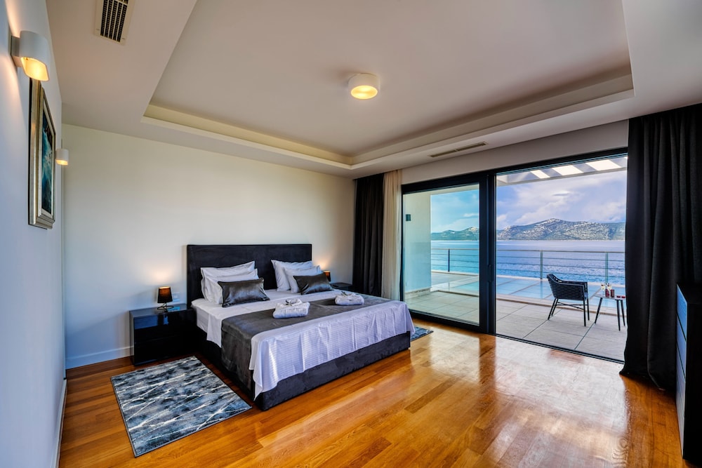 Design Villa, 4 Bedrooms, Private Pool, Sea View