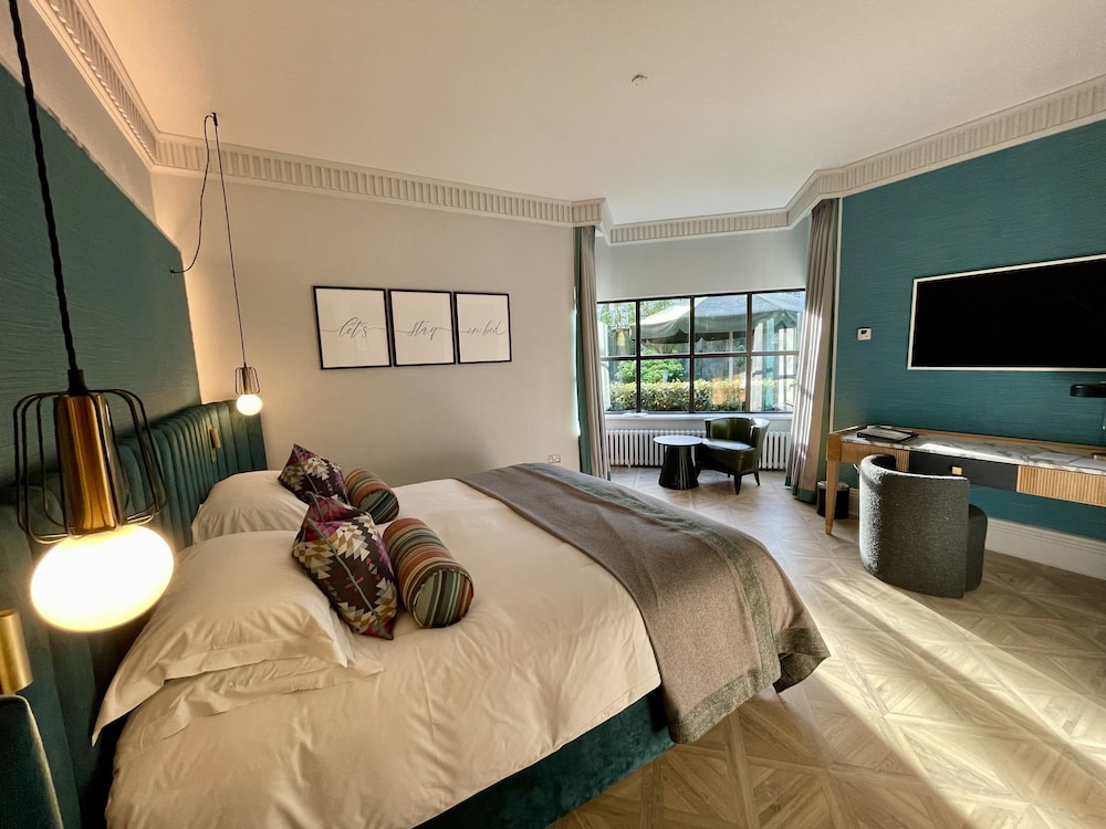 Deluxe Double or Twin Room
