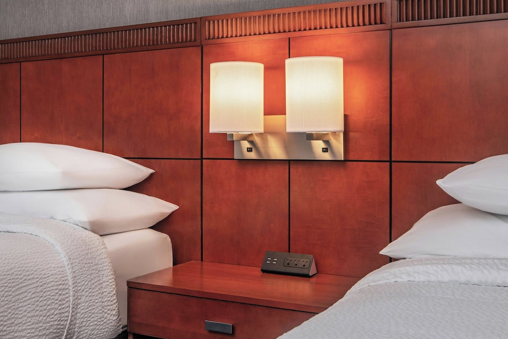Room, 2 Queen Beds, Courtyard View - Photo 3