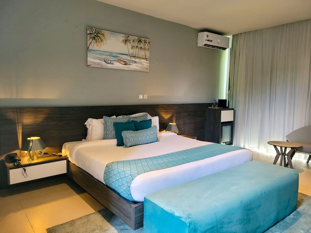 Superior Room, Pool View photo 3