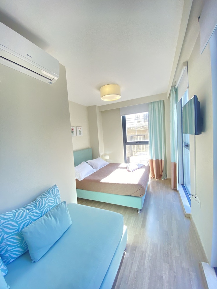 Deluxe Queen Suite, City View photo 1