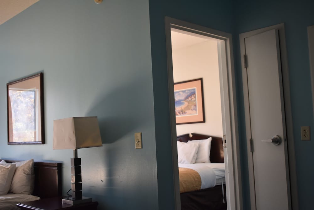 Family Suite, 1 King Bed And 1 Double Bed And Kitchenette photo 3