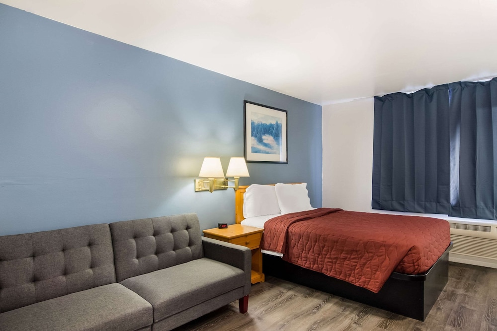 Suite, 1 Queen Bed, Non Smoking (Non-Pet Friendly)
